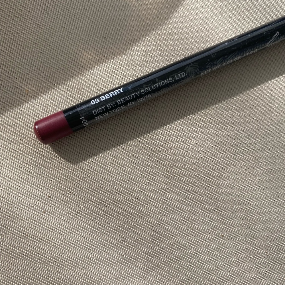 Berry color lip liner new